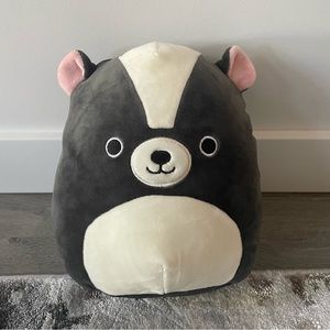 Skyler the skunk 8 inch Squishmallows Nwt
